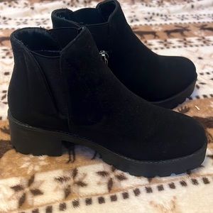 Ankle boots black size: 6.5
